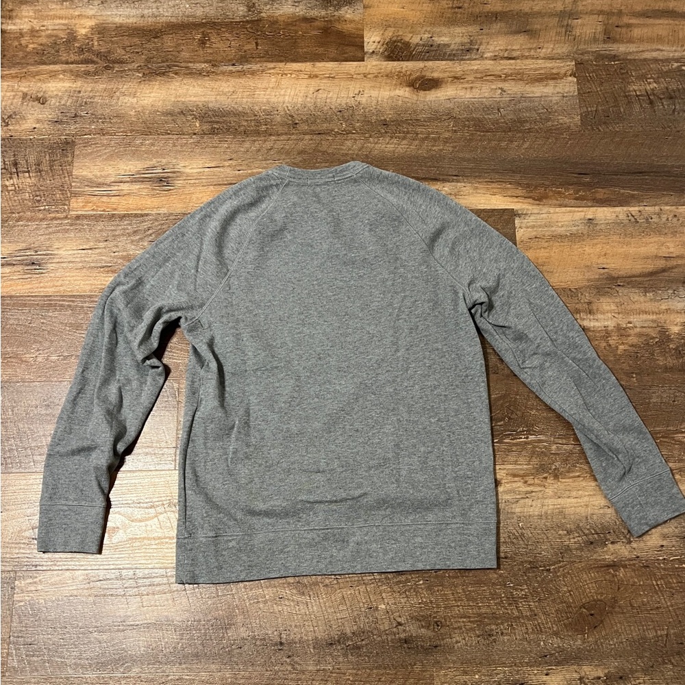 Banana Republic Men's Crewneck Sweaters in Olive and Gray - Picture 6 of 7